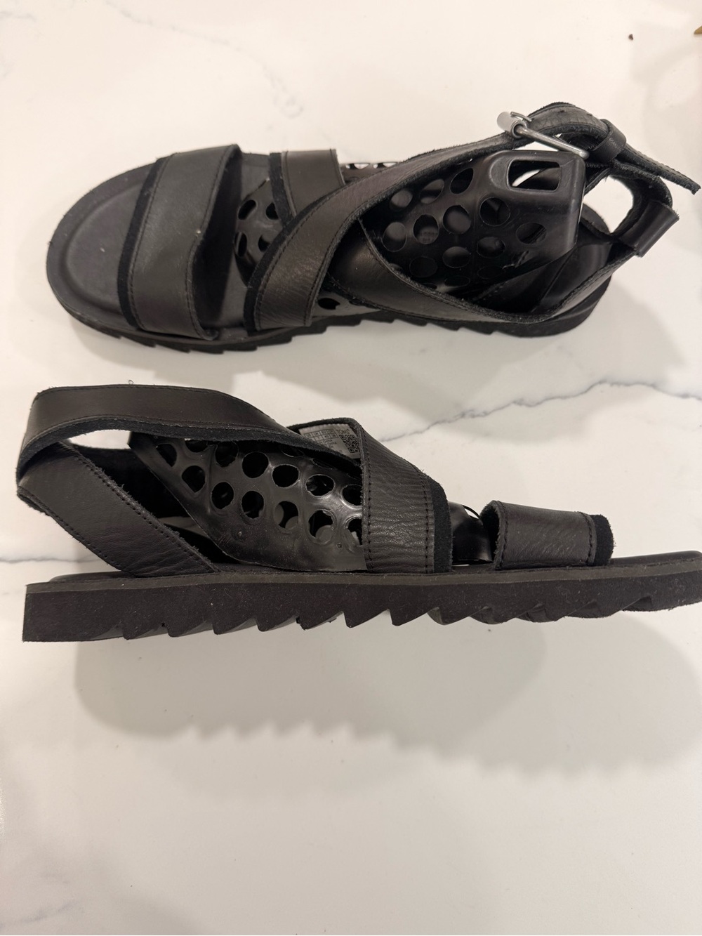 Toms- Sydney leather strap sandal sz 9 - Picture 8 of 13
